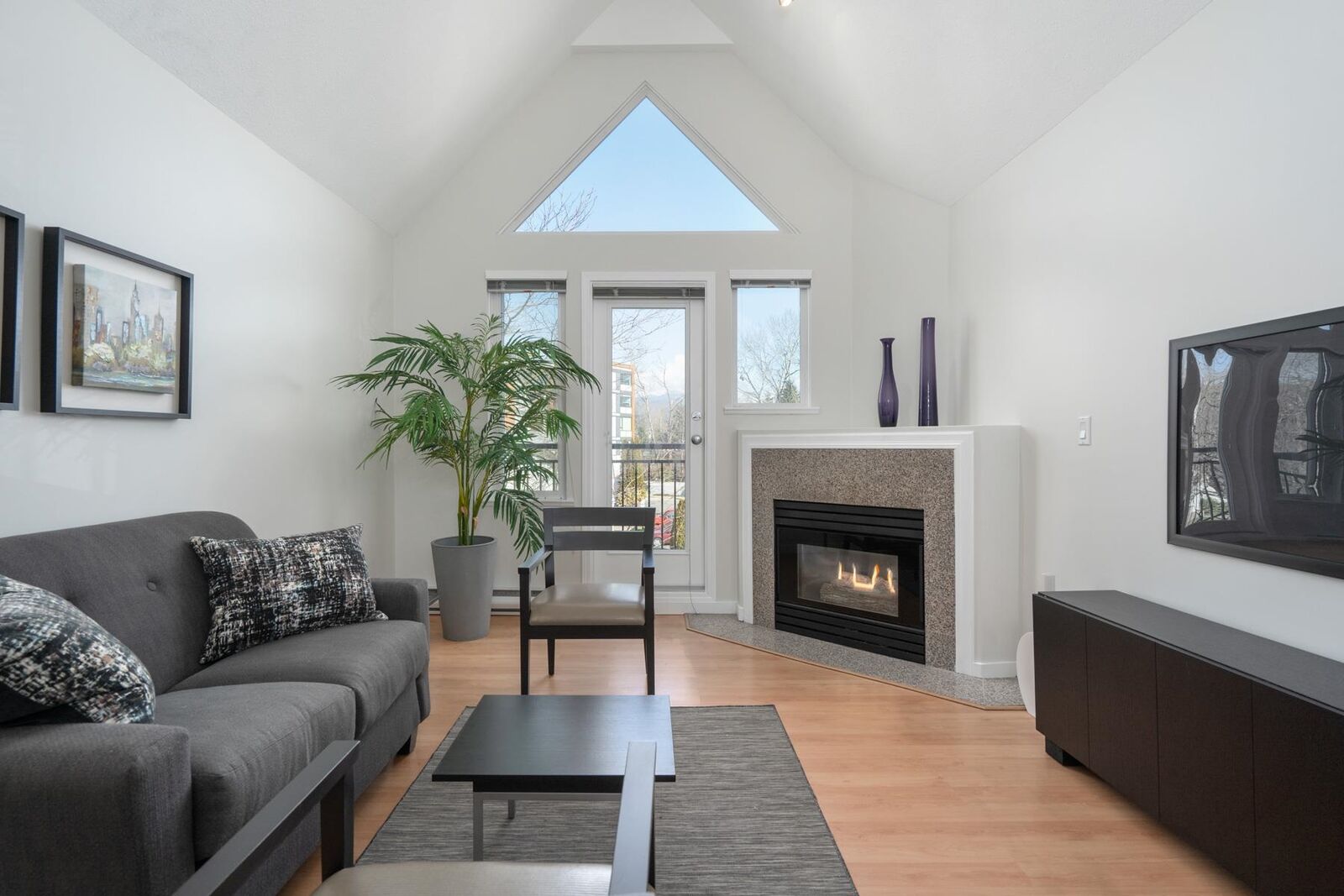 Property Photo:  1928 E 11th Avenue 301  BC V5N 1Z2 
