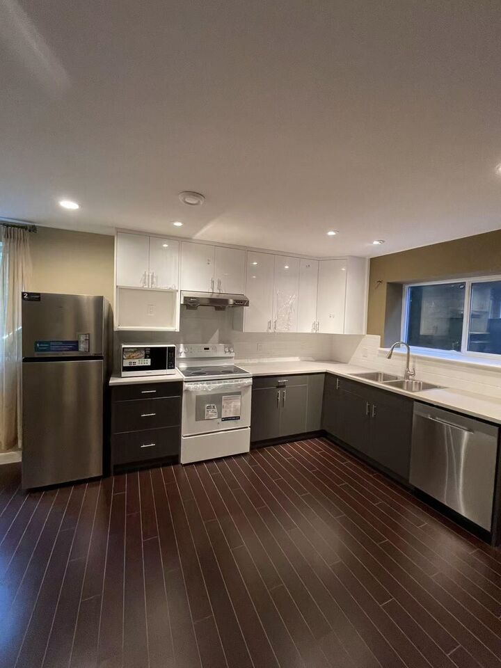 Property Photo:  4000 Devonshire Avenue  BC V3E 0A7 