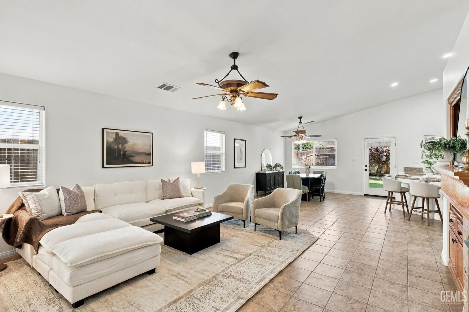 Property Photo: 5116 Silver Clover Avenue CA 93313