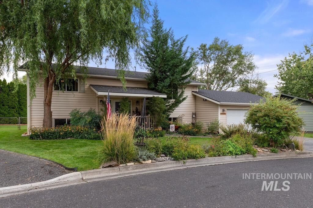 Property Photo:  3509 7th St E  ID 83501 