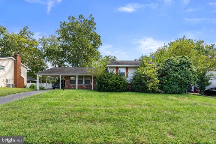 Property Photo: 1706 N Sterling Boulevard VA 20164