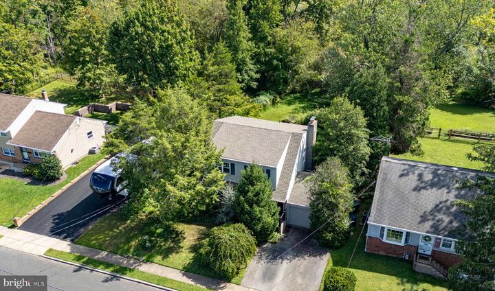 Property Photo:  1059 Maple Avenue  PA 19038 
