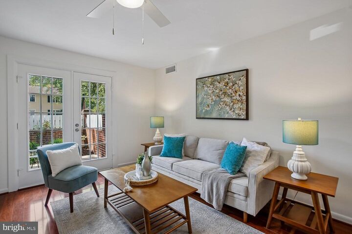 Property Photo: 2621 S Walter Reed Drive S A VA 22206