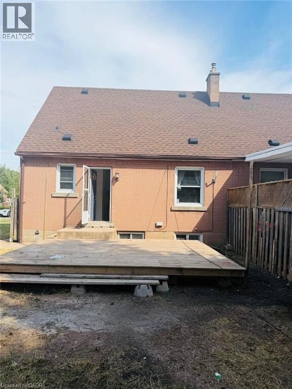 Property Photo:  64 Eastvale Place  ON L8H 1P1 