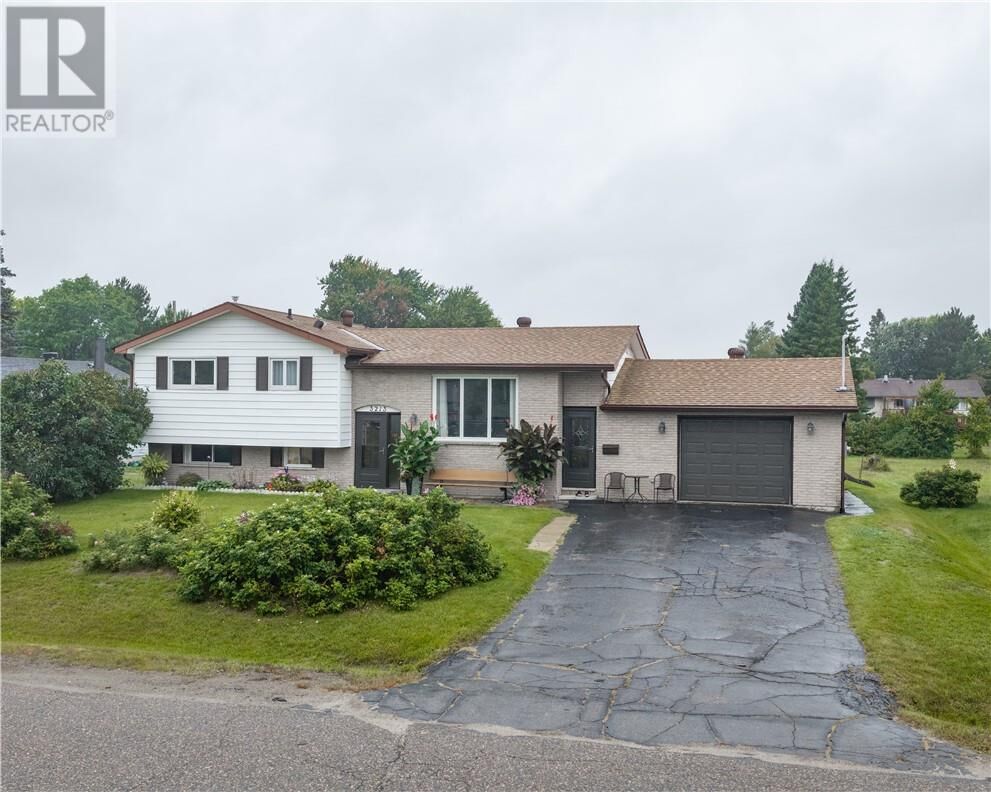 Property Photo:  3213 Parkdale Crescent  ON P3N 1A7 