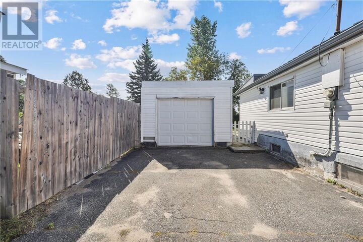 Property Photo:  449 Adelaide Street  ON P5E 1K5 