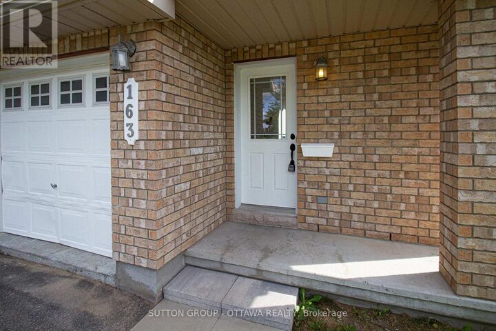Property Photo:  163 Silvermoon Crescent  ON K4A 0P5 