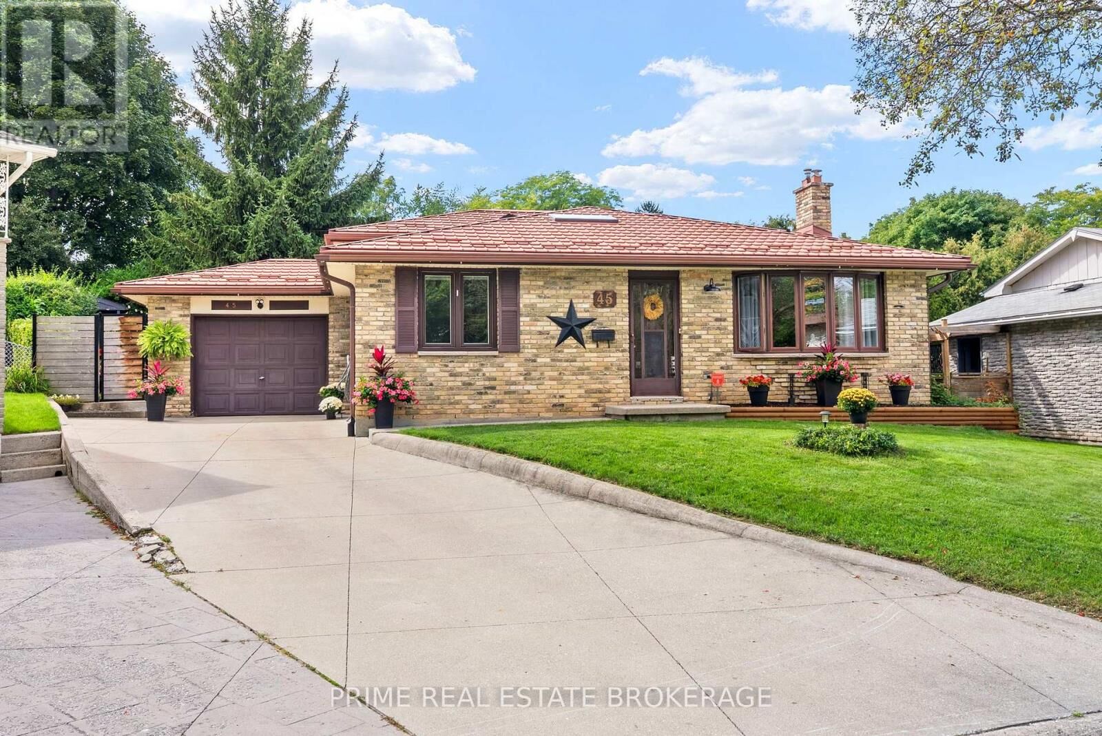 Property Photo:  45 Cheviot Place  ON N6C 4Z1 