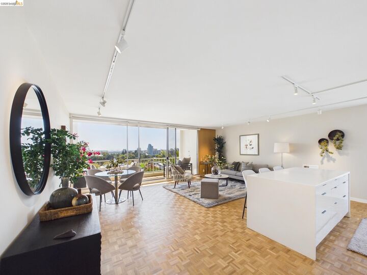 Property Photo:  320 Lee St 702  CA 94610 