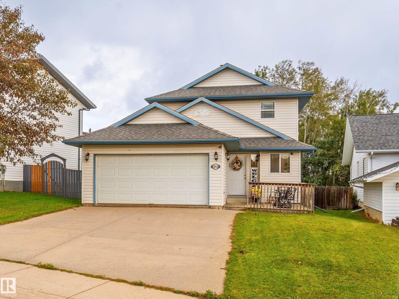 Property Photo:  1912 6 Street  AB T9M 1M3 