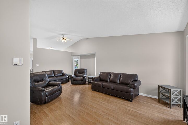 Property Photo:  365 Hollick-Kenyon Road NW  AB T5Y 2T6 