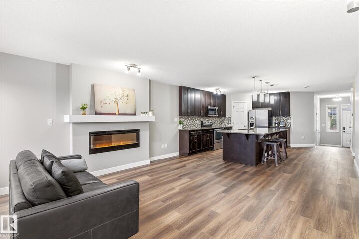 Property Photo:  1668 Chapman Way SW  AB T6W 0Y5 