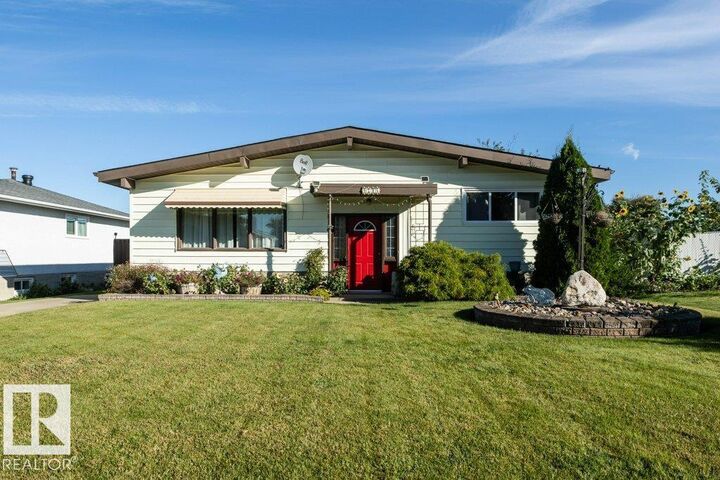 Property Photo:  9716 99 Street  AB T7P 1Y4 