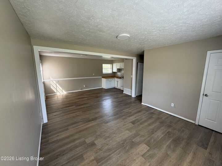 Property Photo: 9622 Britannia Ct KY 40272