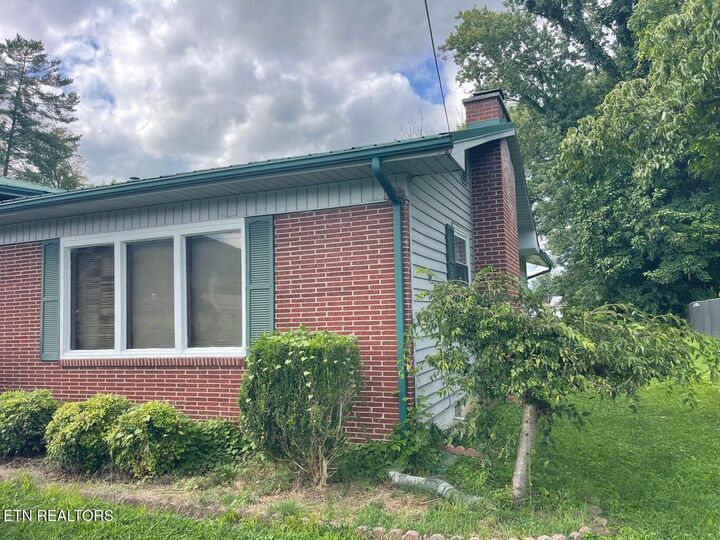 Property Photo:  1102 W Chester Ave  KY 40965 