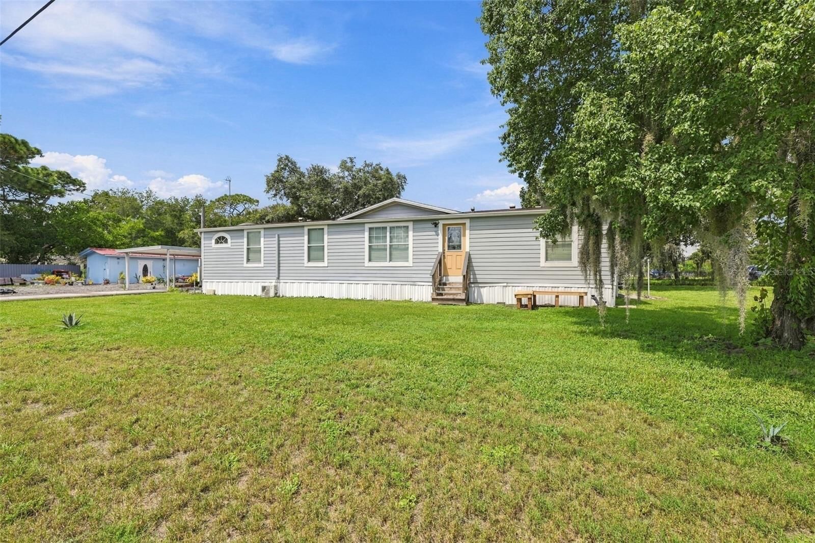 Property Photo:  9811 Dale Street  FL 34669 