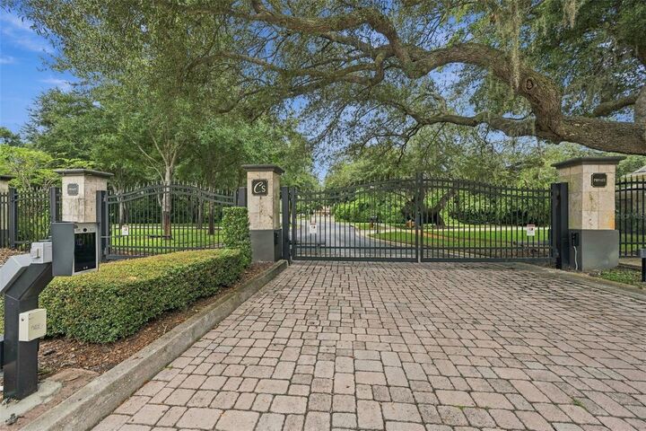 Property Photo: 510 Creekside Court FL 34695