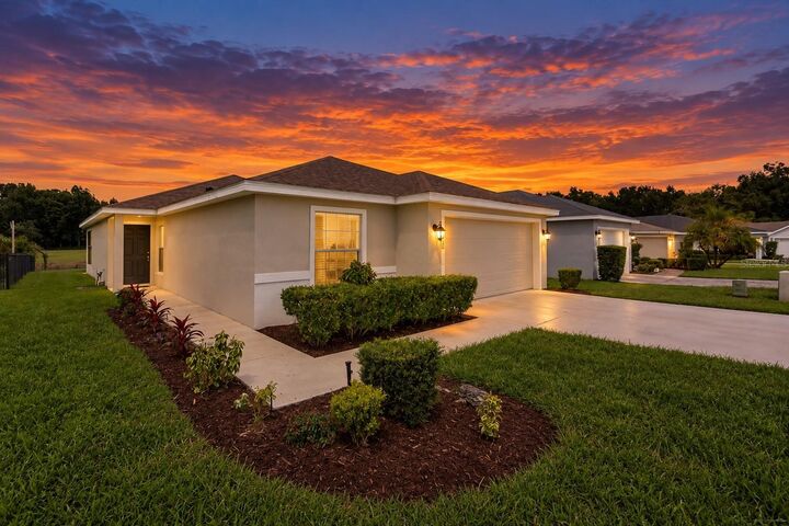 Property Photo:  4856 Summerfield Circle  FL 33881 
