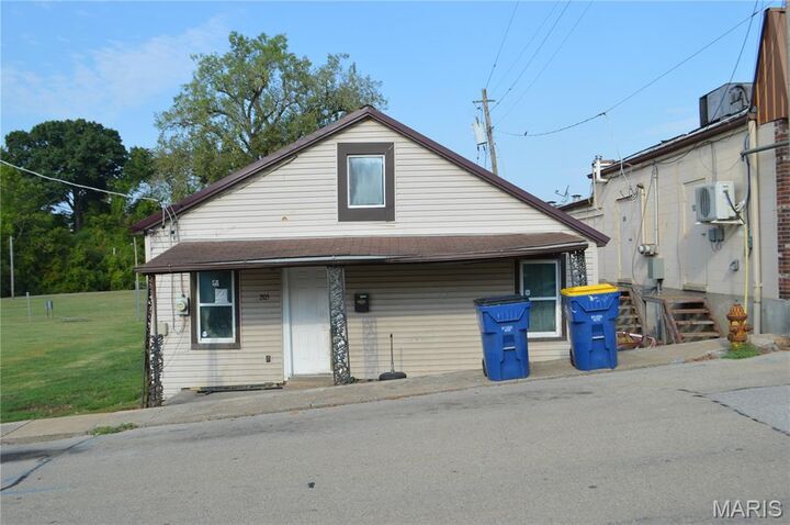 Property Photo:  205 S Adams St  MO 63028 