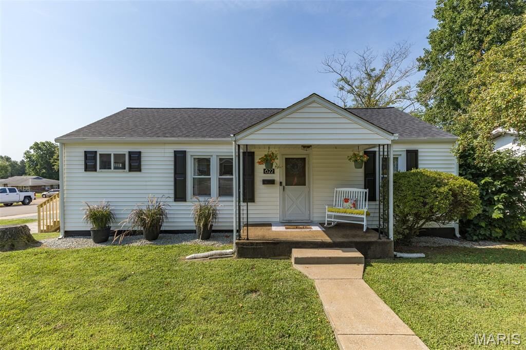 Property Photo:  622 E College Street  MO 63640 