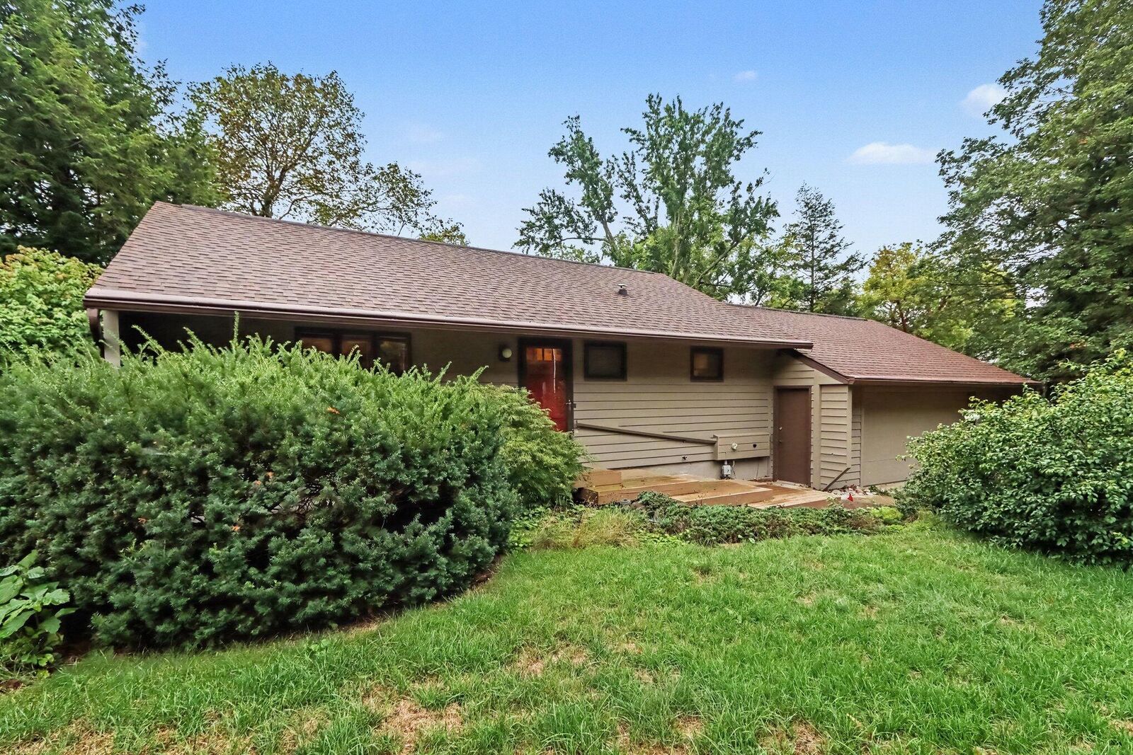 Property Photo: 1405 W Lovell Street MI 49006