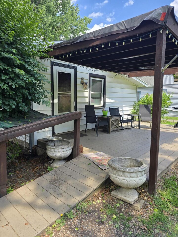 Property Photo:  737 Royal Drive  MI 49202 