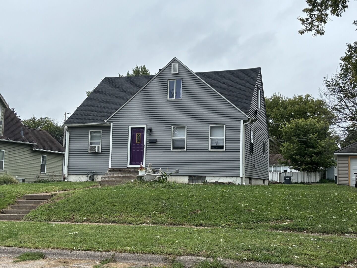 Property Photo:  2440 Dunham Street  IA 52732 