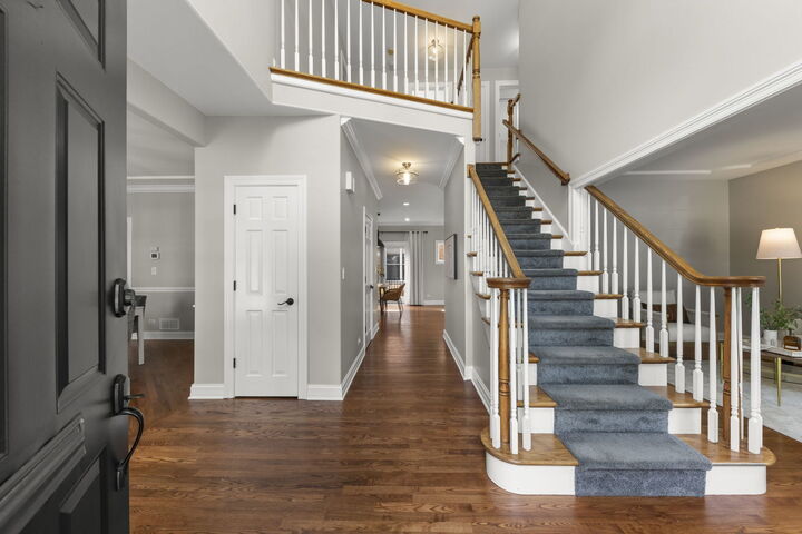 Property Photo: 458 W Grantley Avenue IL 60126