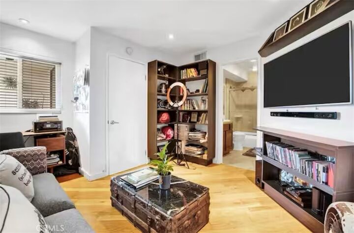 Property Photo: 911 N Kings 306 CA 90069