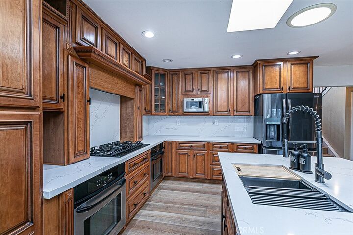 Property Photo:  4604 Laurelwood  CA 93455 