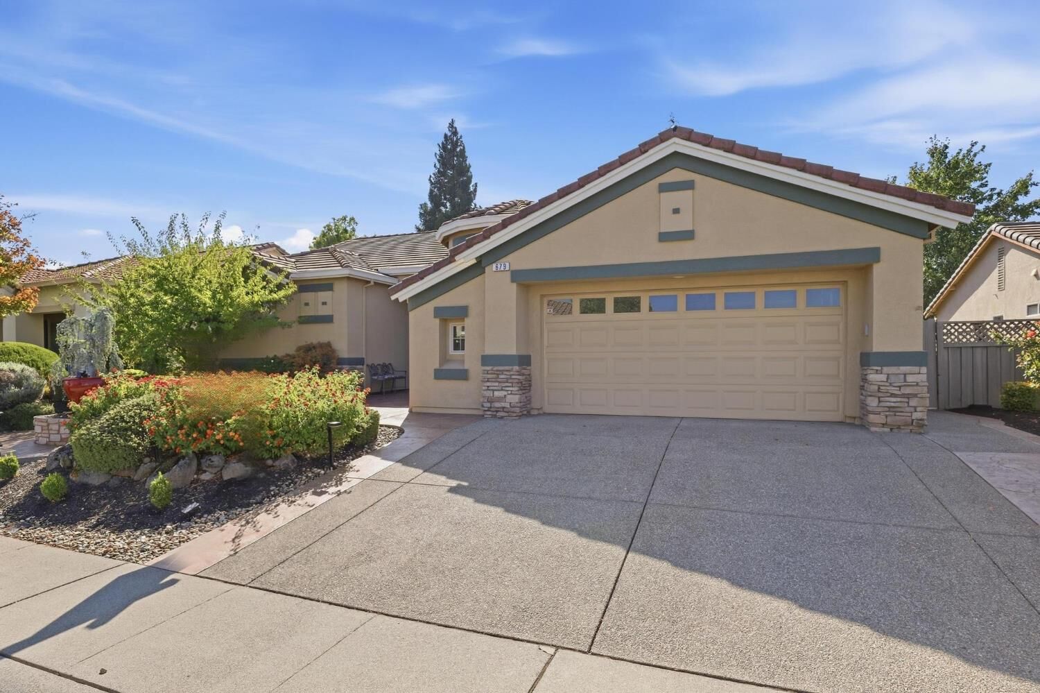 Property Photo:  679 Blossom Lane  CA 95648 