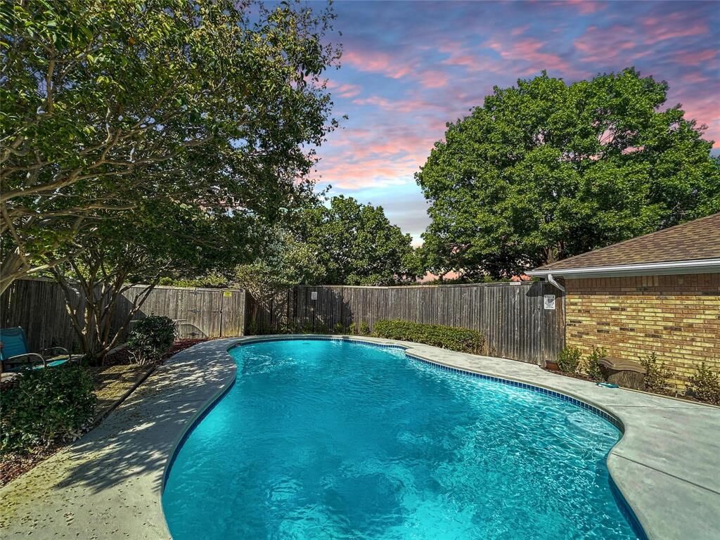 Property Photo: 2409 Glen Morris Road TX 75007