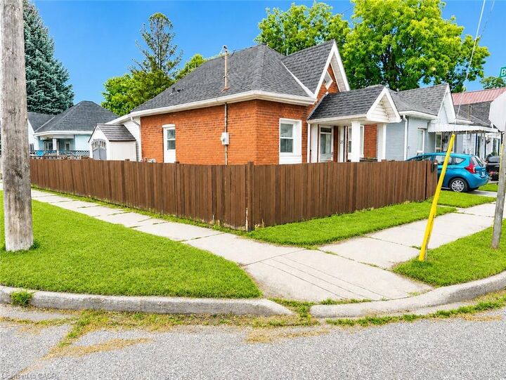 Property Photo:  15 Esther Street  ON N3S 6K3 