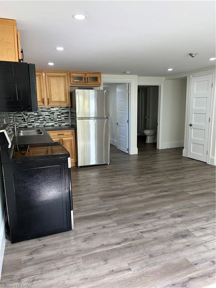 Property Photo: 2 Grant Boulevard 21 ON L9H 4L4