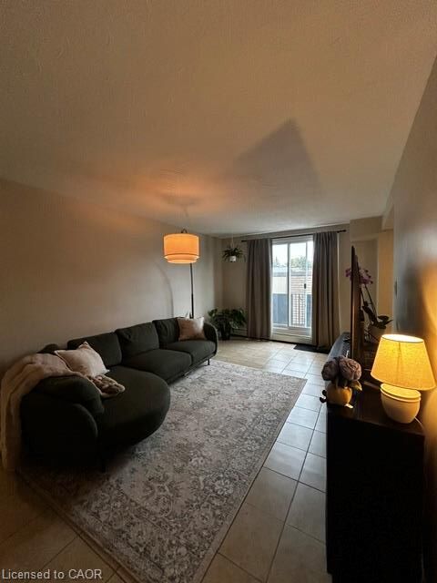Property Photo:  347 Waterloo Street 5  ON N3A 1S7 