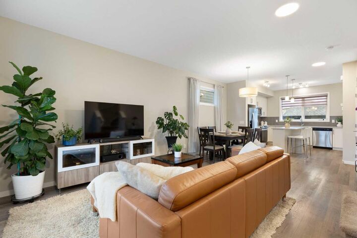 Property Photo:  1021 Mahogany Boulevard SE  AB T3M 3E4 