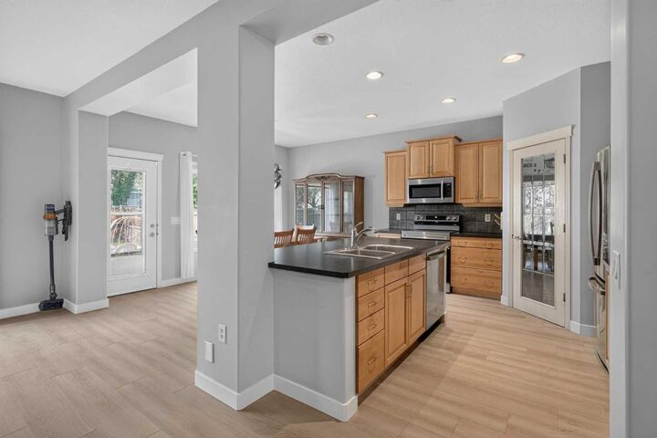 Property Photo:  646 Chaparral Drive SE  AB T2X 3X1 
