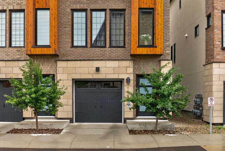 Property Photo:  81 Greenbriar Place NW 116  AB T3B 6J1 