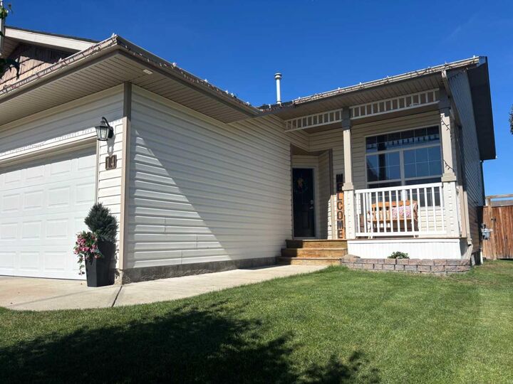 Property Photo:  14 Wilkinson Circle  AB T4S 2N7 