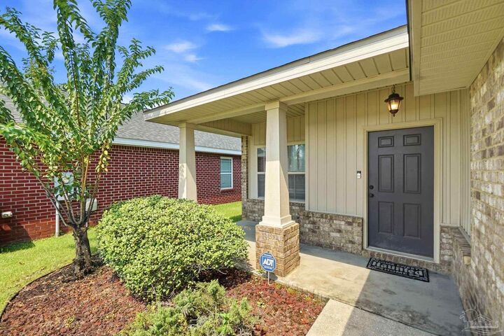 Property Photo: 3934 Willow Glen Dr FL 32571
