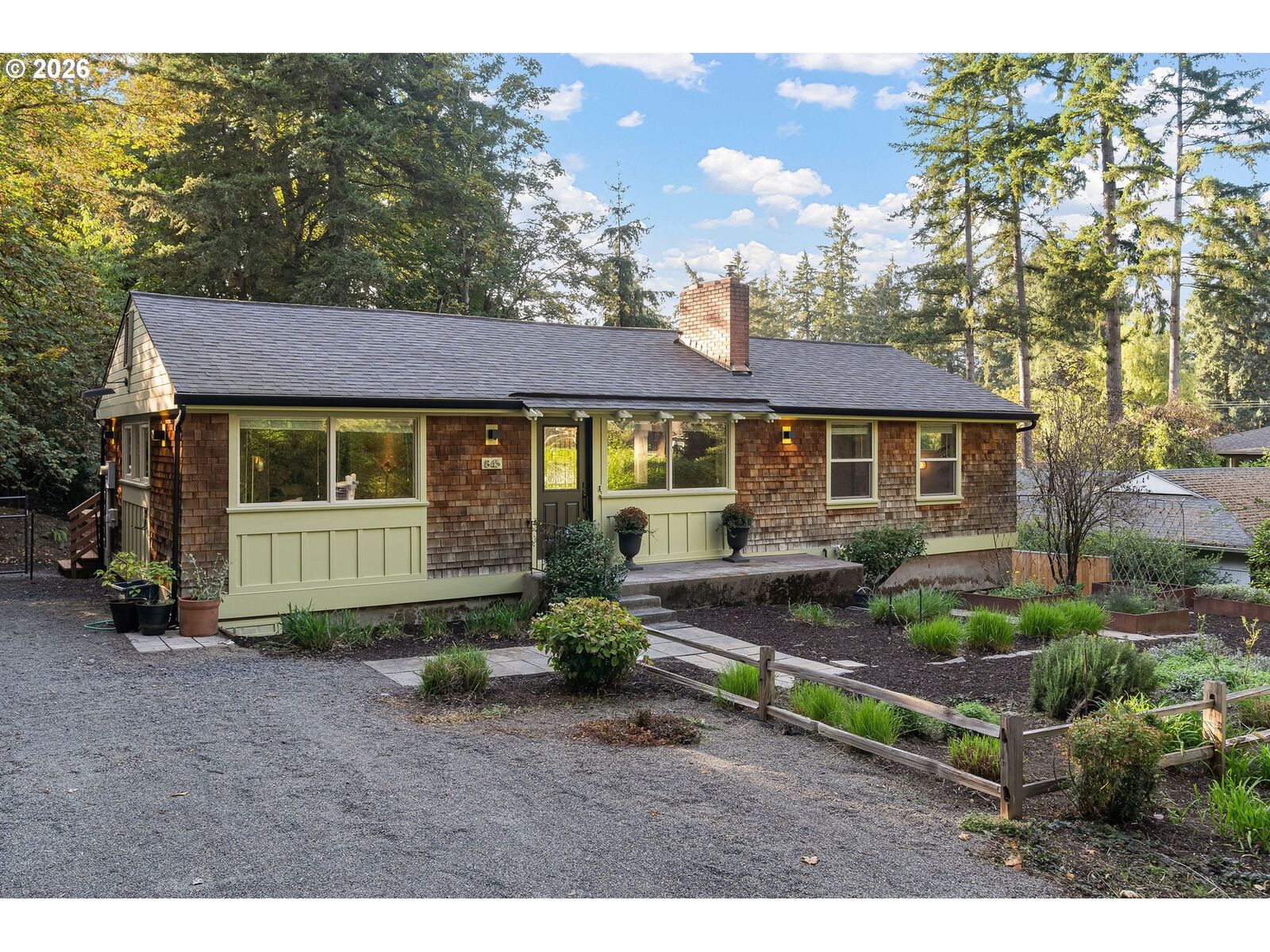 Property Photo: 845 Palisades Terrace Dr OR 97034