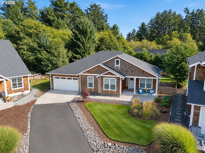 Property Photo:  741 Creekside Dr  OR 97138 