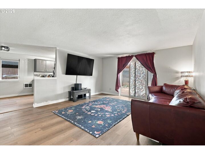 Property Photo: 274 N 4th St OR 97051