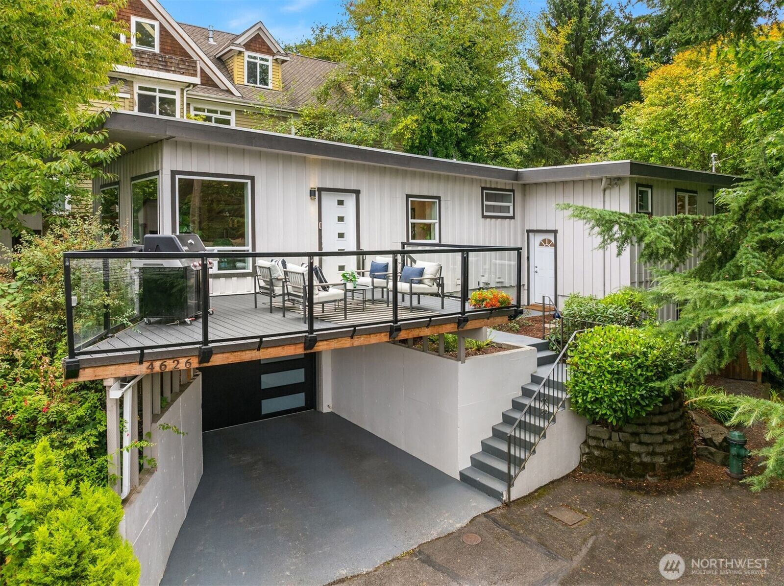 Property Photo: 4626 33rd Avenue W WA 98199