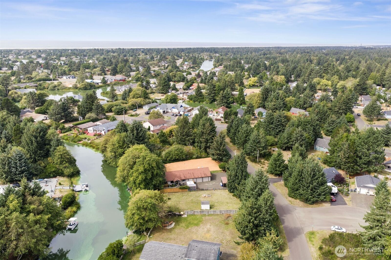 Property Photo:  