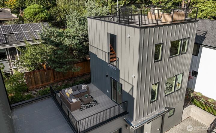 Property Photo: 6028 41st Avenue NE WA 98115