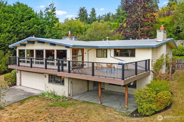 Property Photo: 17207 76th Avenue W WA 98026