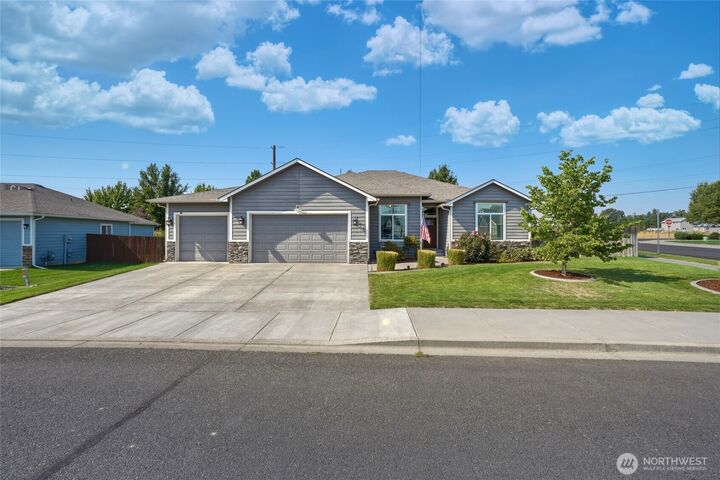 Property Photo: 10 Wilshire Street WA 99362