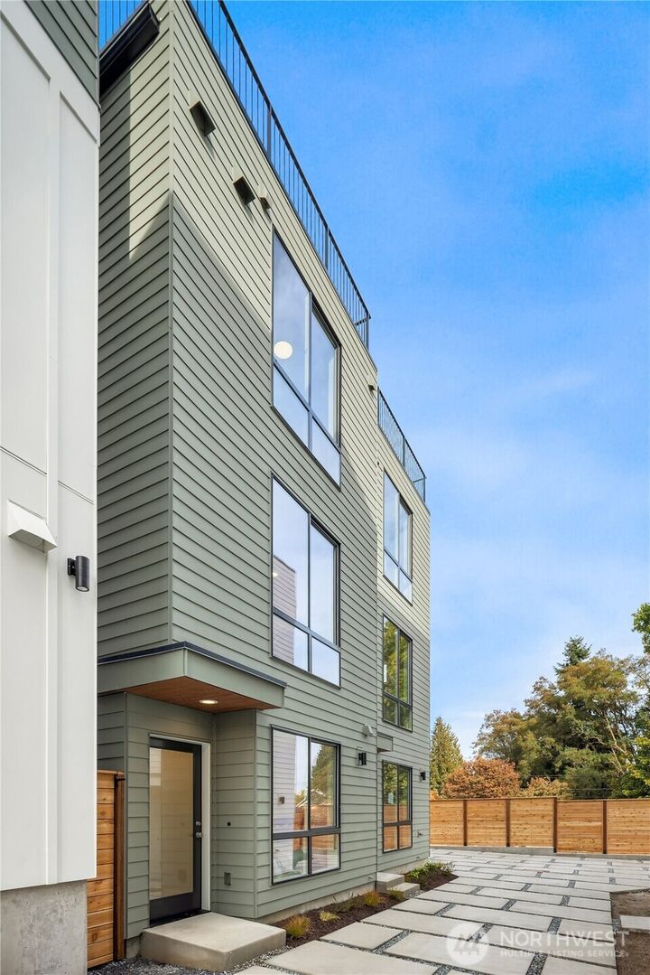 Property Photo: 4415 2nd Avenue NE A WA 98105