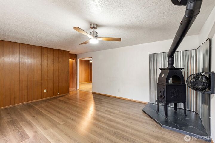 Property Photo:  1003  E Street  WA 98593 